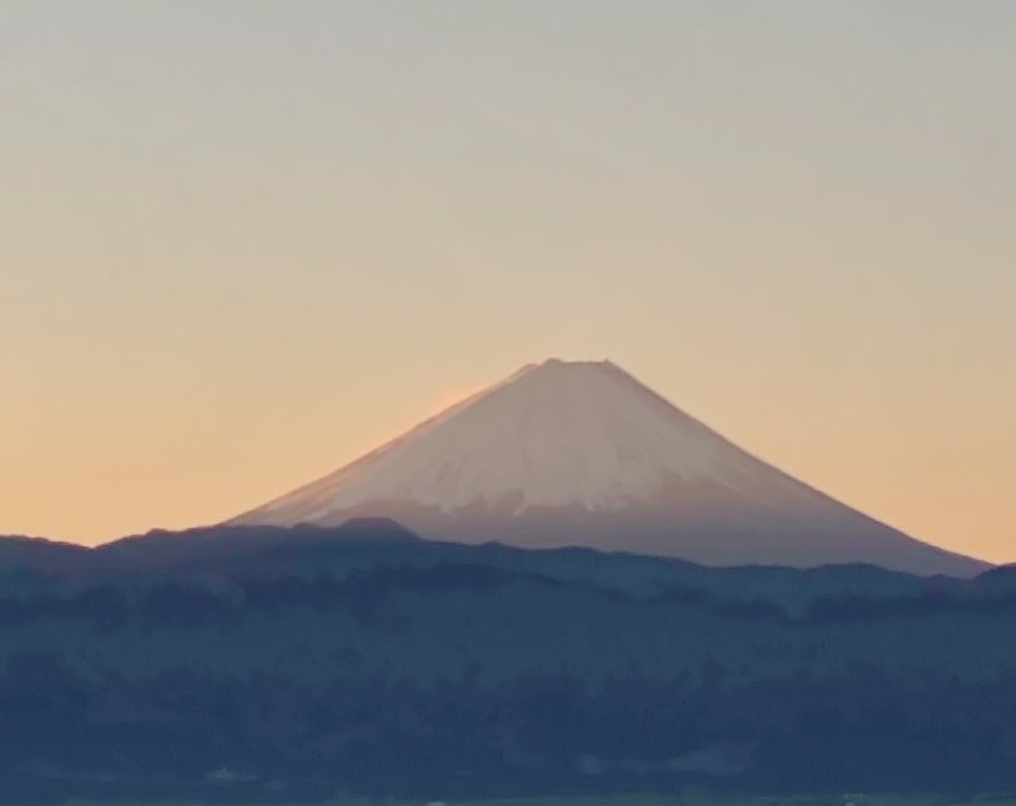 朝日を浴びた富士